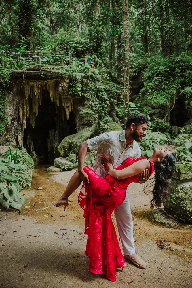 couple photography Rio de Janeiro, Rio couple photoshoot, engagement photographer Rio, proposal photography Brazil, pre wedding Rio, honeymoon photos Rio, romantic photos Rio, Parque Lage photoshoot, Rio photographer, couple session Brazil, aline lelles
