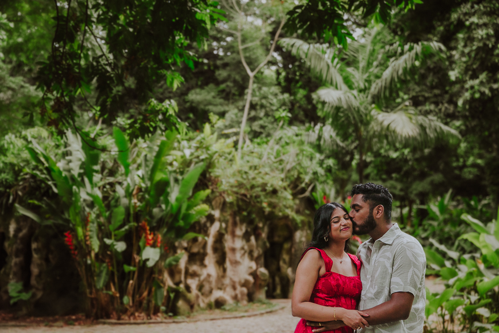 couple photography Rio de Janeiro, Rio couple photoshoot, engagement photographer Rio, proposal photography Brazil, pre wedding Rio, honeymoon photos Rio, romantic photos Rio, Parque Lage photoshoot, Rio photographer, couple session Brazil, aline lelles