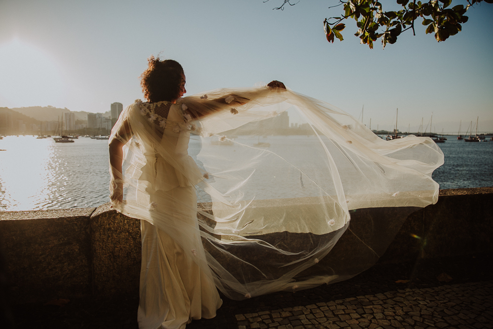 Ensaio pós-wedding ao pôr do sol na Mureta da Urca, RJ.