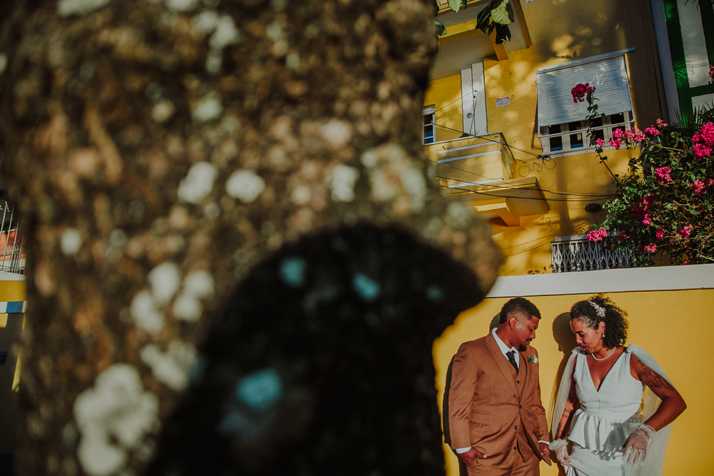 Casamento intimista fotografado nas ruas históricas da Urca.