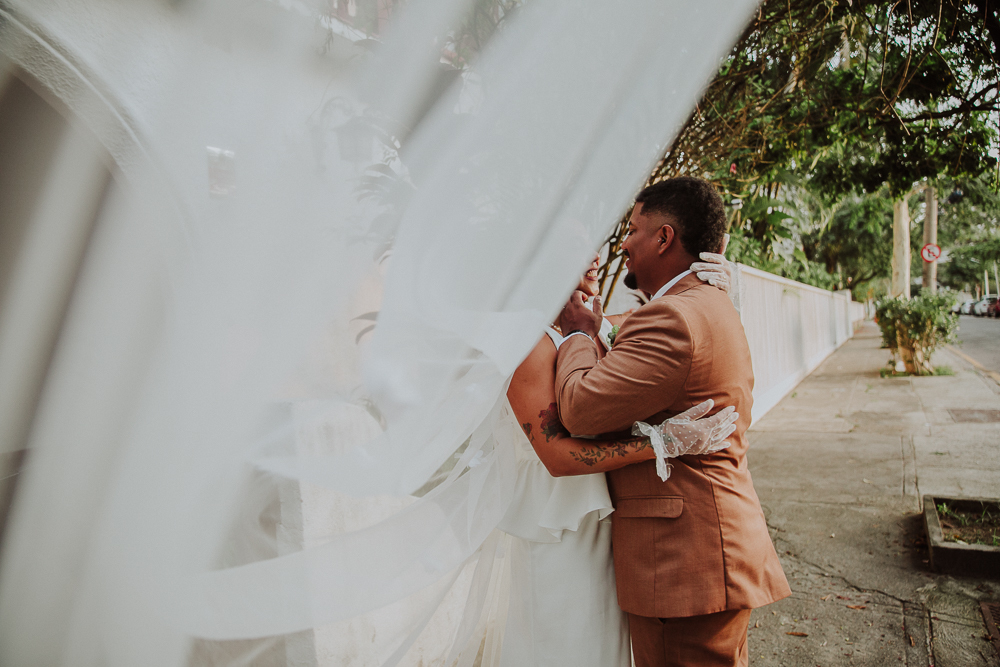 Fotografia criativa de casamento ao ar livre na Urca.