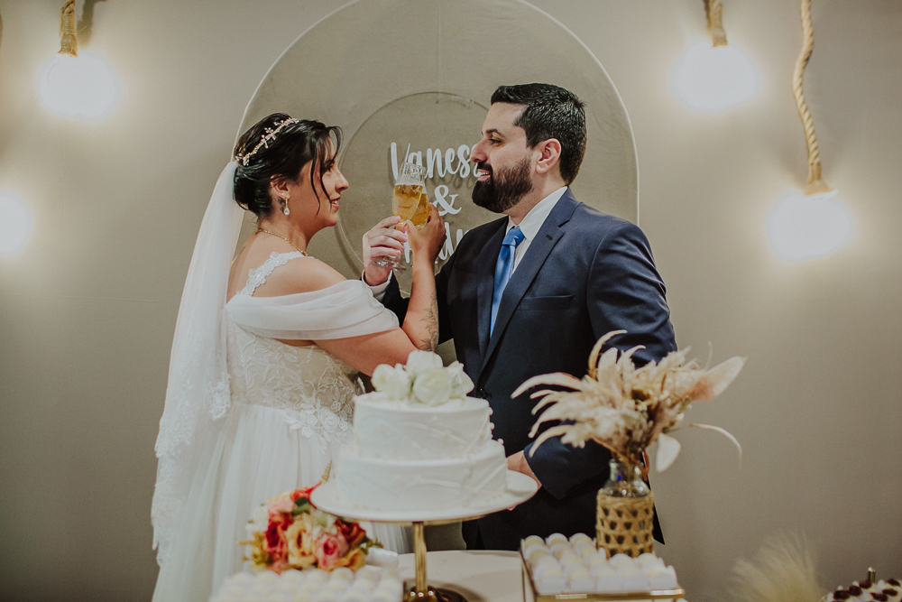 Festa de Casamento após o Sacramento do Matrimônio em casamento católico no Grajaú, Rio de Janeiro. Fotografia de casamento por Aline Lelles do Atelier Fotografia Afetiva
