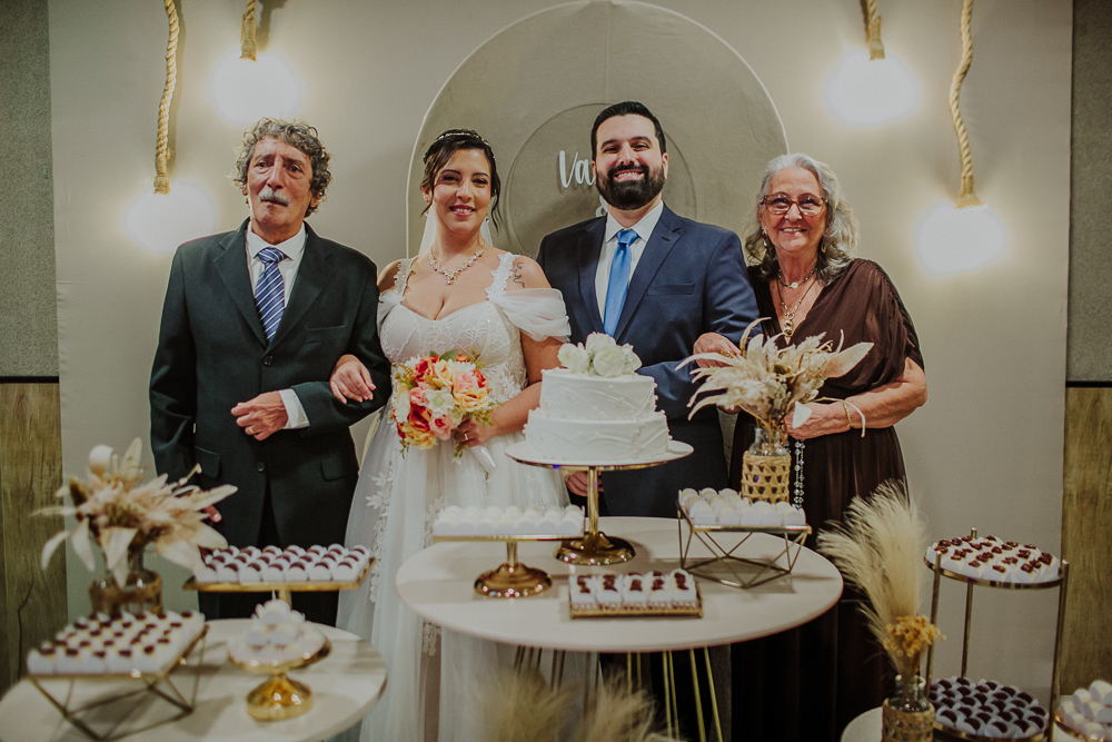 Festa de Casamento após o Sacramento do Matrimônio em casamento católico no Grajaú, Rio de Janeiro. Fotografia de casamento por Aline Lelles do Atelier Fotografia Afetiva