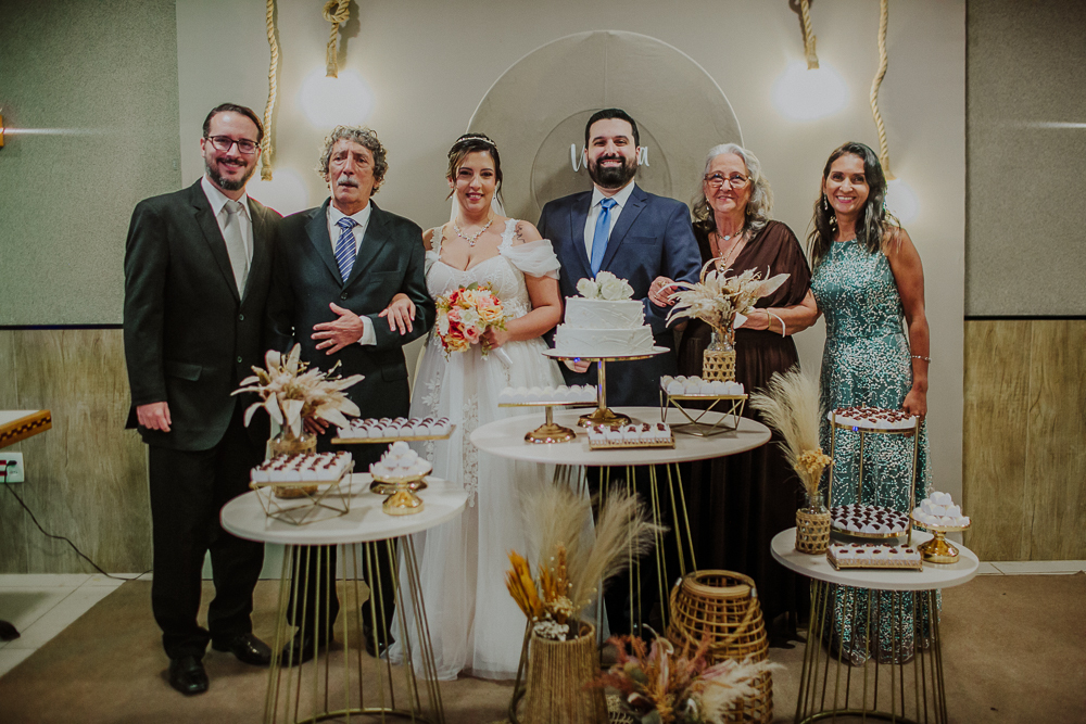 Festa de Casamento após o Sacramento do Matrimônio em casamento católico no Grajaú, Rio de Janeiro. Fotografia de casamento por Aline Lelles do Atelier Fotografia Afetiva