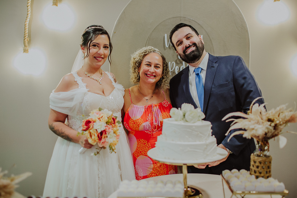 Festa de Casamento após o Sacramento do Matrimônio em casamento católico no Grajaú, Rio de Janeiro. Fotografia de casamento por Aline Lelles do Atelier Fotografia Afetiva
