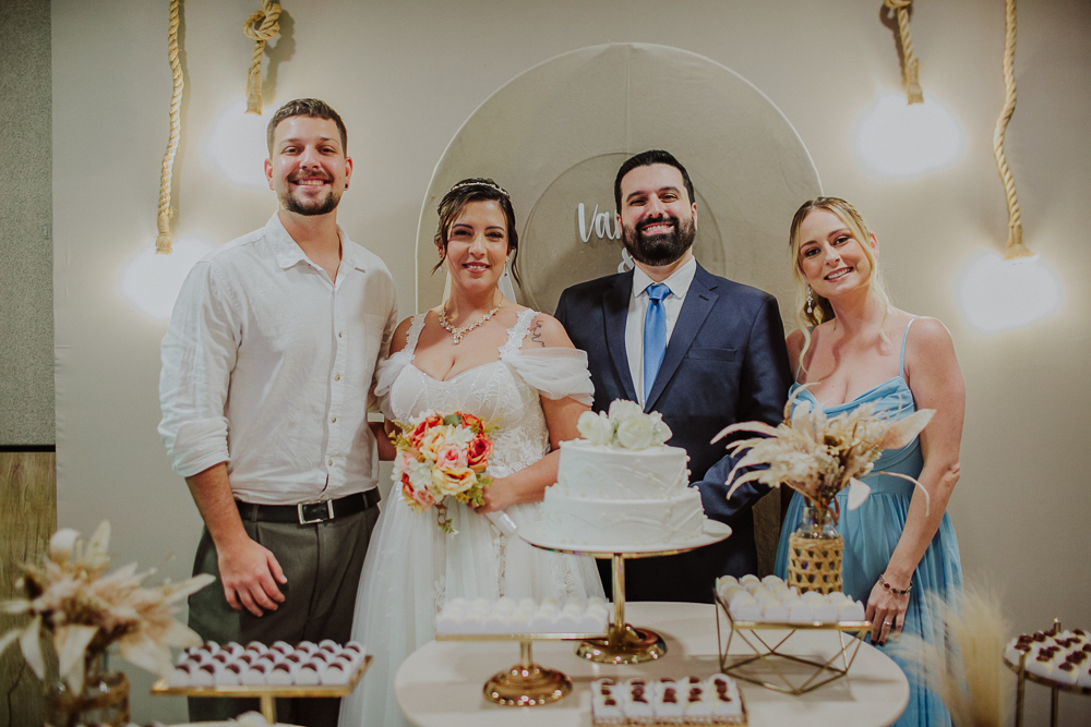 Festa de Casamento após o Sacramento do Matrimônio em casamento católico no Grajaú, Rio de Janeiro. Fotografia de casamento por Aline Lelles do Atelier Fotografia Afetiva