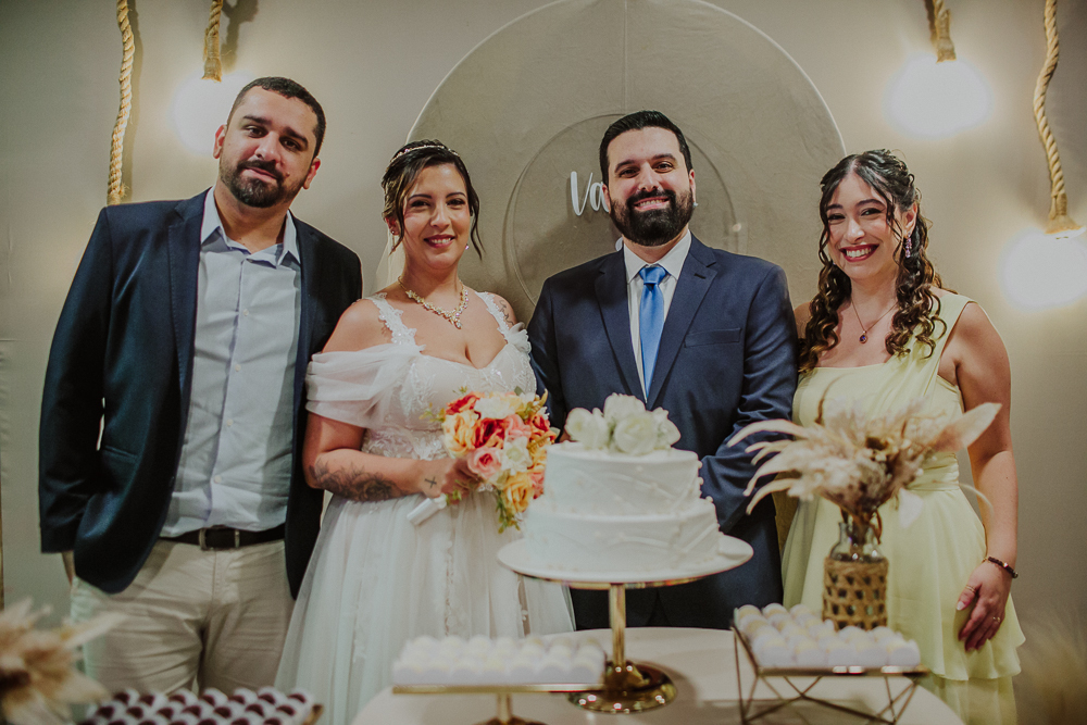 Festa de Casamento após o Sacramento do Matrimônio em casamento católico no Grajaú, Rio de Janeiro. Fotografia de casamento por Aline Lelles do Atelier Fotografia Afetiva