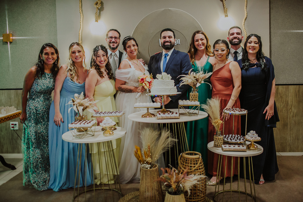 Festa de Casamento após o Sacramento do Matrimônio em casamento católico no Grajaú, Rio de Janeiro. Fotografia de casamento por Aline Lelles do Atelier Fotografia Afetiva