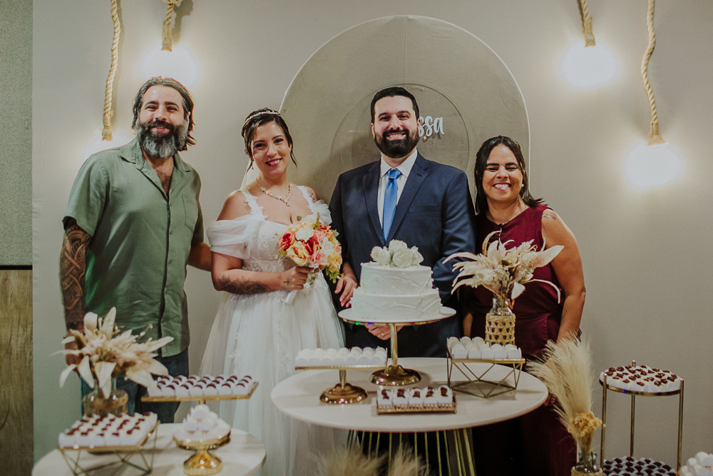Festa de Casamento após o Sacramento do Matrimônio em casamento católico no Grajaú, Rio de Janeiro. Fotografia de casamento por Aline Lelles do Atelier Fotografia Afetiva