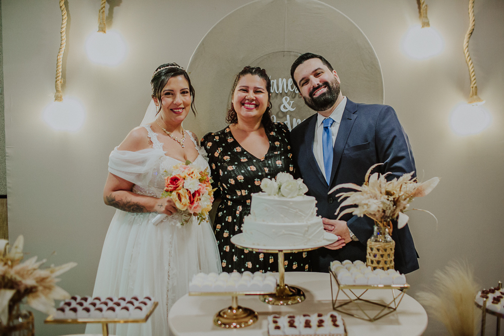 Festa de Casamento após o Sacramento do Matrimônio em casamento católico no Grajaú, Rio de Janeiro. Fotografia de casamento por Aline Lelles do Atelier Fotografia Afetiva