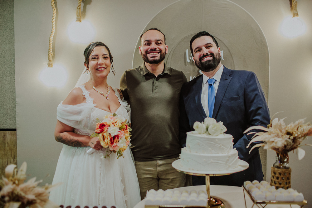 Festa de Casamento após o Sacramento do Matrimônio em casamento católico no Grajaú, Rio de Janeiro. Fotografia de casamento por Aline Lelles do Atelier Fotografia Afetiva