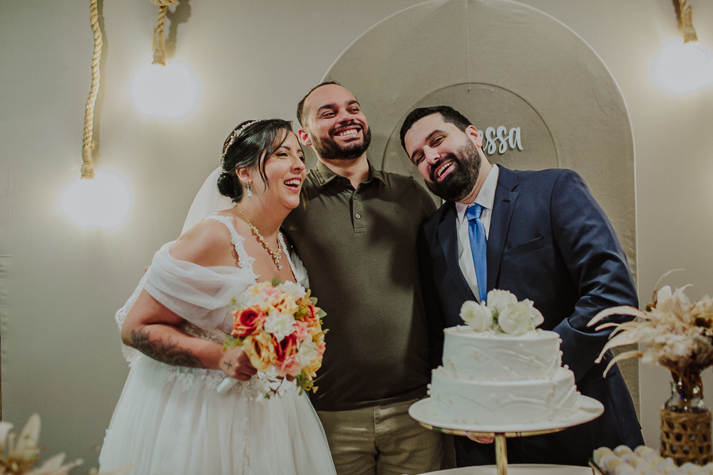 Festa de Casamento após o Sacramento do Matrimônio em casamento católico no Grajaú, Rio de Janeiro. Fotografia de casamento por Aline Lelles do Atelier Fotografia Afetiva