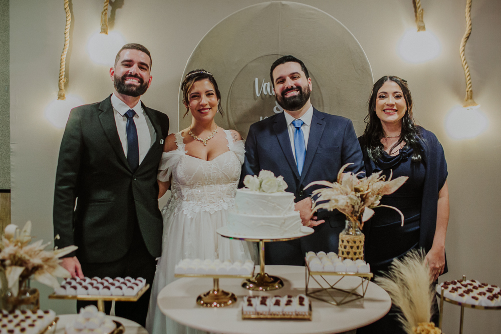 Festa de Casamento após o Sacramento do Matrimônio em casamento católico no Grajaú, Rio de Janeiro. Fotografia de casamento por Aline Lelles do Atelier Fotografia Afetiva