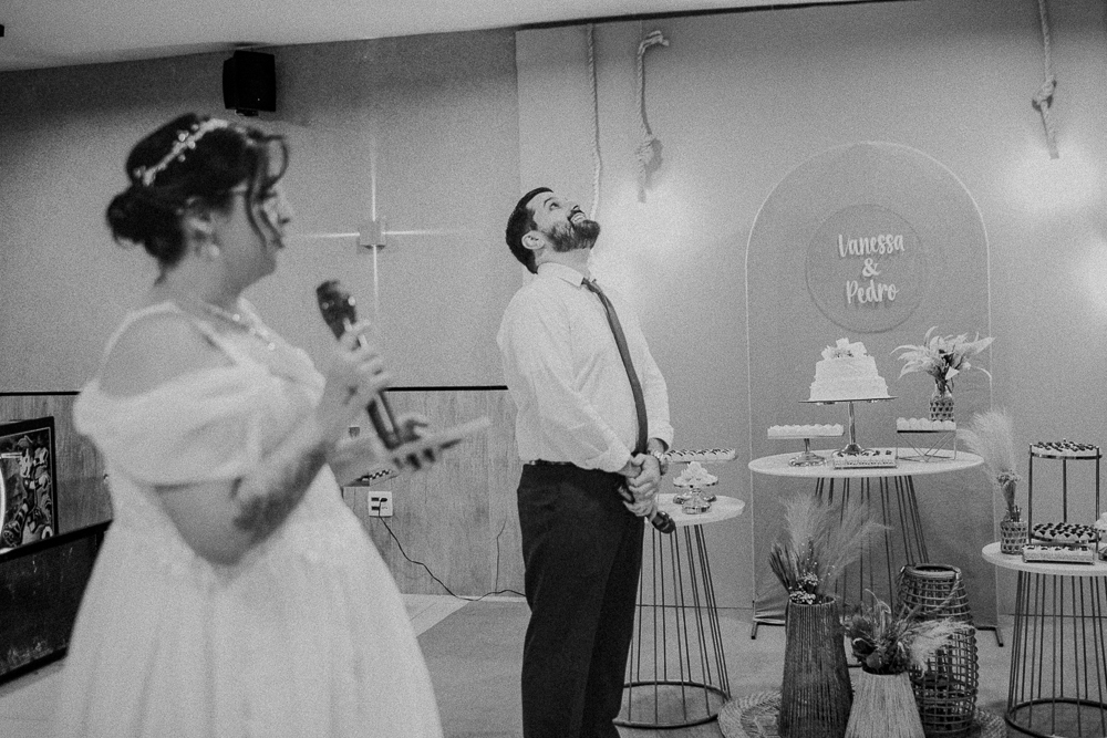 Festa de Casamento após o Sacramento do Matrimônio em casamento católico no Grajaú, Rio de Janeiro. Fotografia de casamento por Aline Lelles do Atelier Fotografia Afetiva