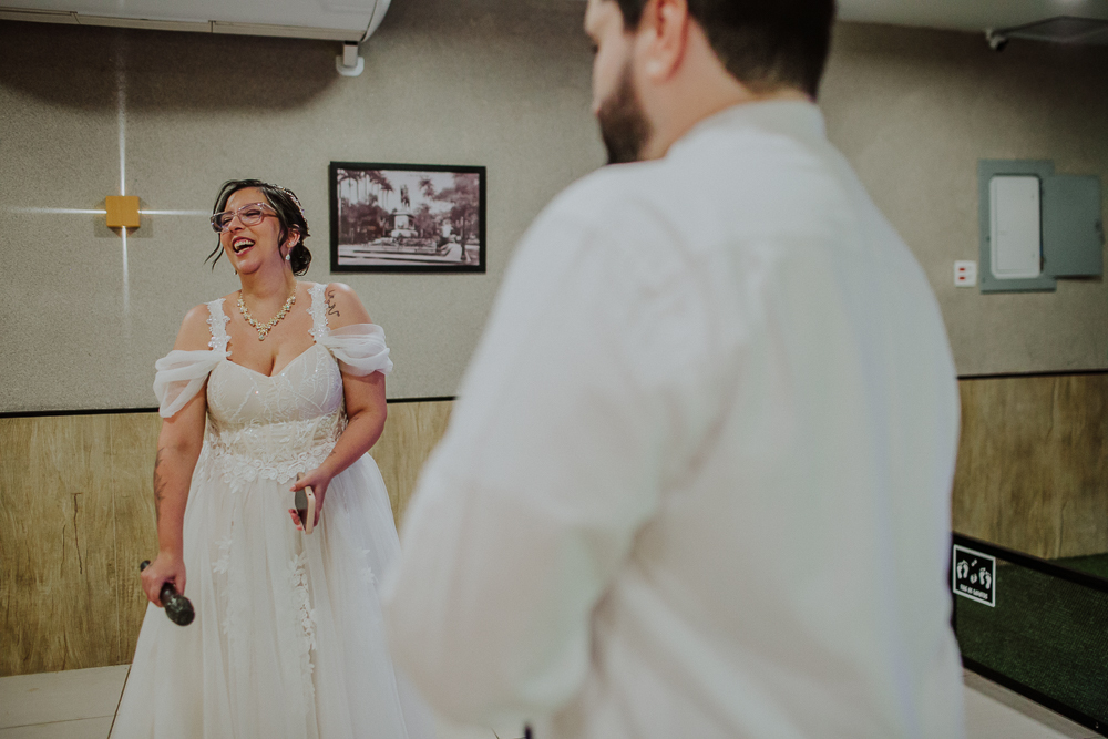 Festa de Casamento após o Sacramento do Matrimônio em casamento católico no Grajaú, Rio de Janeiro. Fotografia de casamento por Aline Lelles do Atelier Fotografia Afetiva