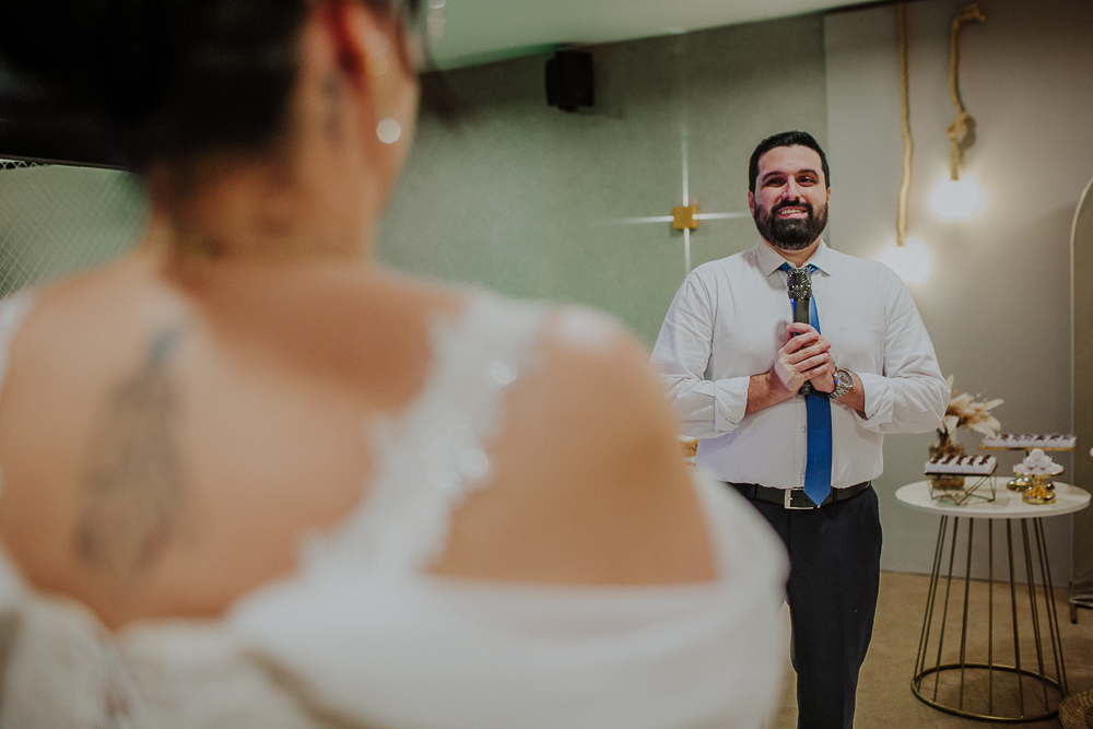 Festa de Casamento após o Sacramento do Matrimônio em casamento católico no Grajaú, Rio de Janeiro. Fotografia de casamento por Aline Lelles do Atelier Fotografia Afetiva