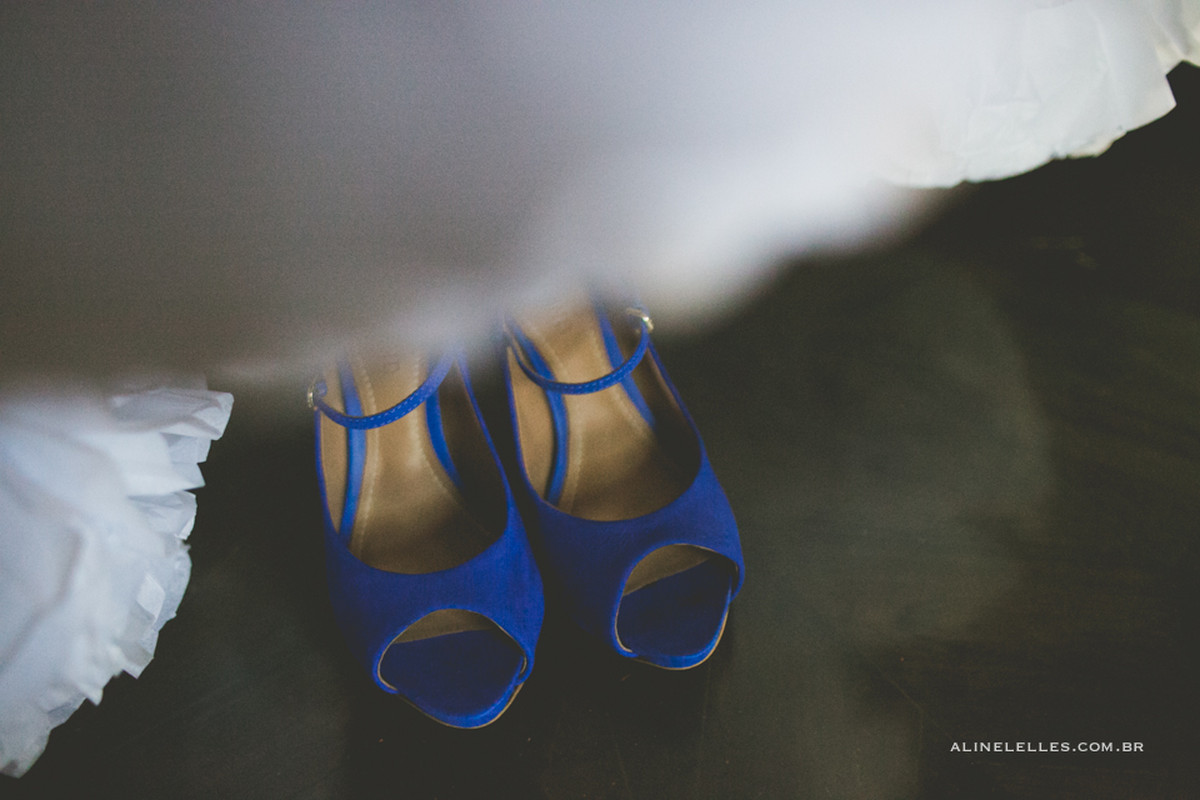 Fotografia Afetiva com Aline lelles e Rodrigo Wittitz, Fotografia de Casamento, Fotógrafo de casamento em Búzios, Making of da noiva, Sapatos Via Mia Casamento Raquel e Henrique em Búzios (Pousada Espelho das Águas)