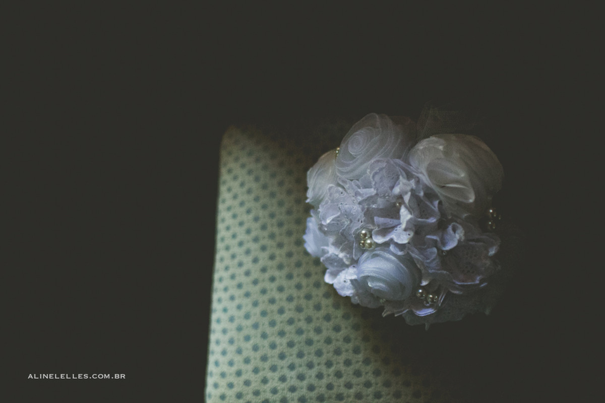 Fotografia Afetiva com Aline lelles e Rodrigo Wittitz, Fotografia de Casamento, Fotógrafo de casamento em Búzios, Making of da noiva, bouquet, Casamento Raquel e Henrique em Búzios (Pousada Espelho das Águas)