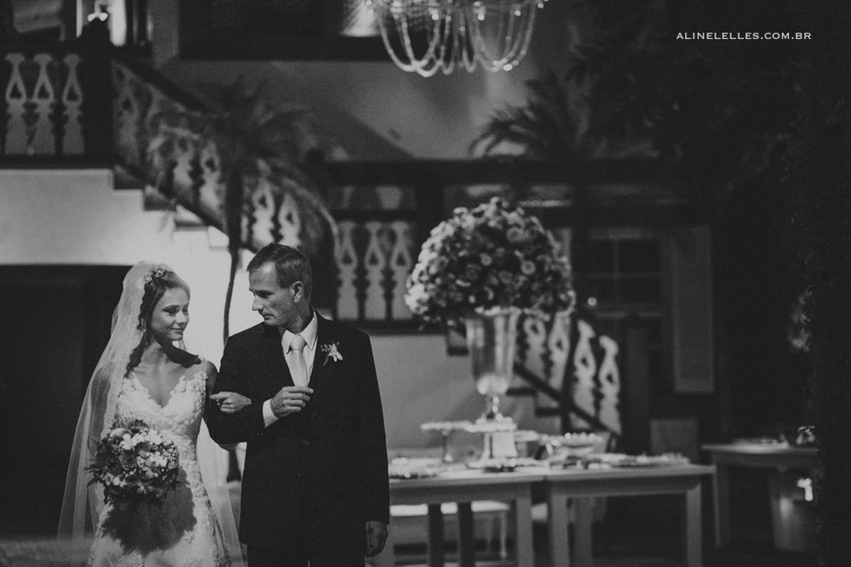 Affective Photography Aline Lelles Rodrigo Wittitz, Wedding Photography, Making Off the Bride, Wedding Party, Quinta do Chapeco House Party, Bouquet, Wedding Decoration, Wedding Dress