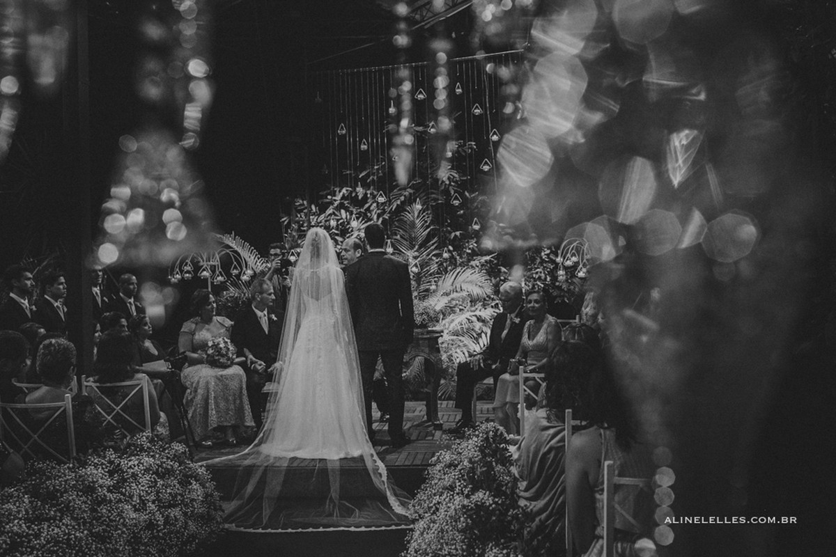 Affective Photography Aline Lelles Rodrigo Wittitz, Wedding Photography, Making Off the Bride, Wedding Party, Quinta do Chapeco House Party, Bouquet, Wedding Decoration, Wedding Dress