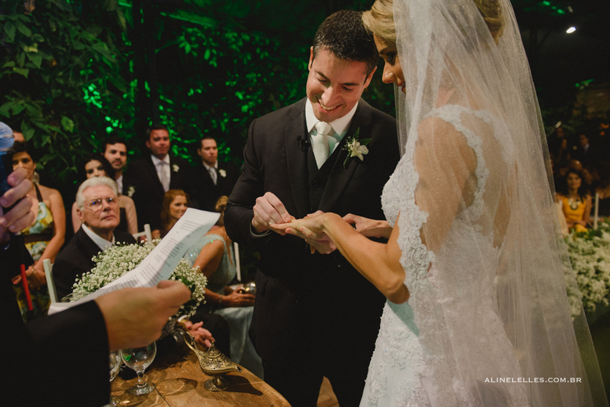 Affective Photography Aline Lelles Rodrigo Wittitz, Wedding Photography, Making Off the Bride, Wedding Party, Quinta do Chapeco House Party, Bouquet, Wedding Decoration, Wedding Dress