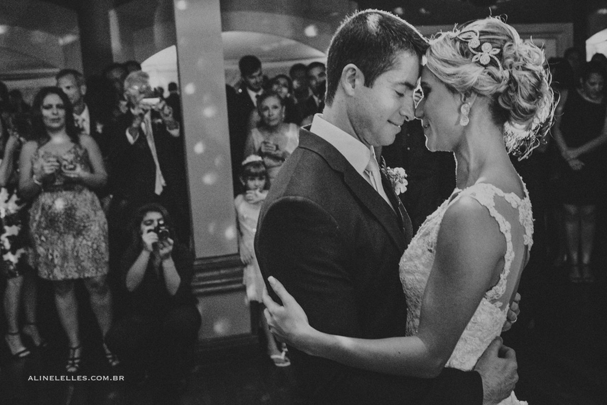 Affective Photography Aline Lelles Rodrigo Wittitz, Wedding Photography, Making Off the Bride, Wedding Party, Quinta do Chapeco House Party, Bouquet, Wedding Decoration, Wedding Dress