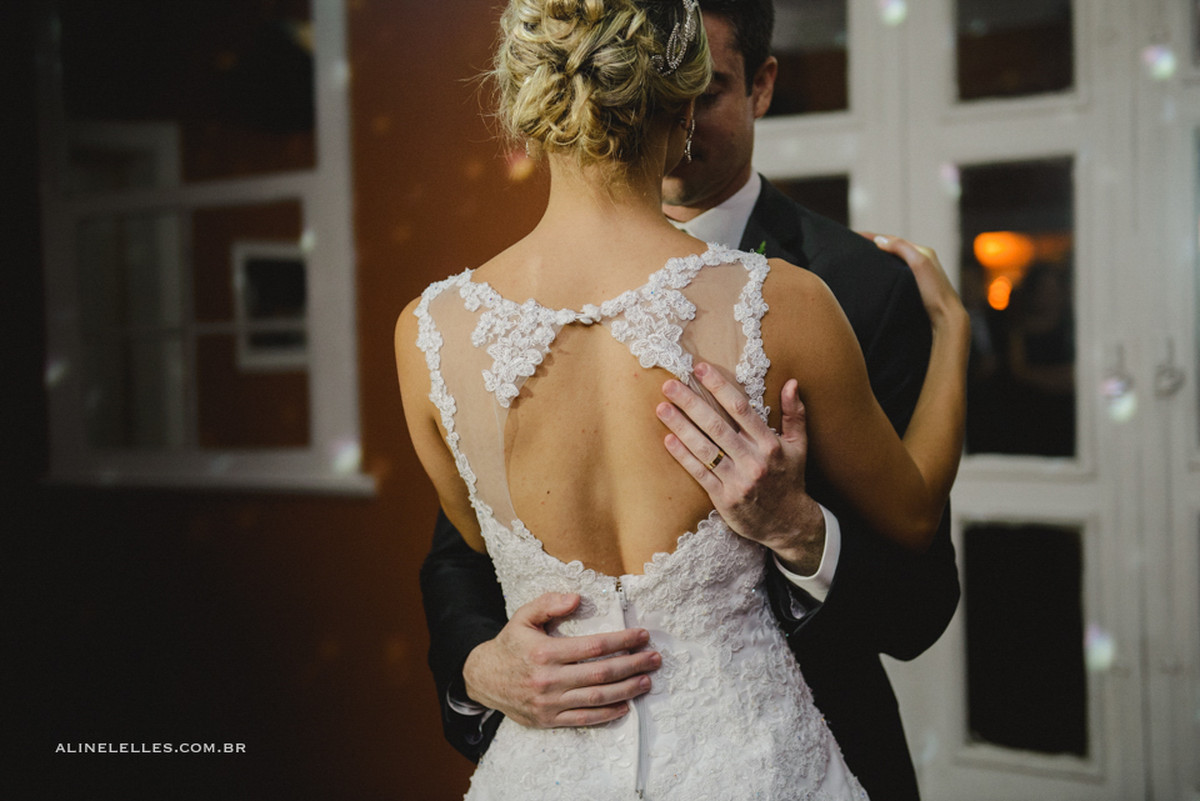 Affective Photography Aline Lelles Rodrigo Wittitz, Wedding Photography, Making Off the Bride, Wedding Party, Quinta do Chapeco House Party, Bouquet, Wedding Decoration, Wedding Dress