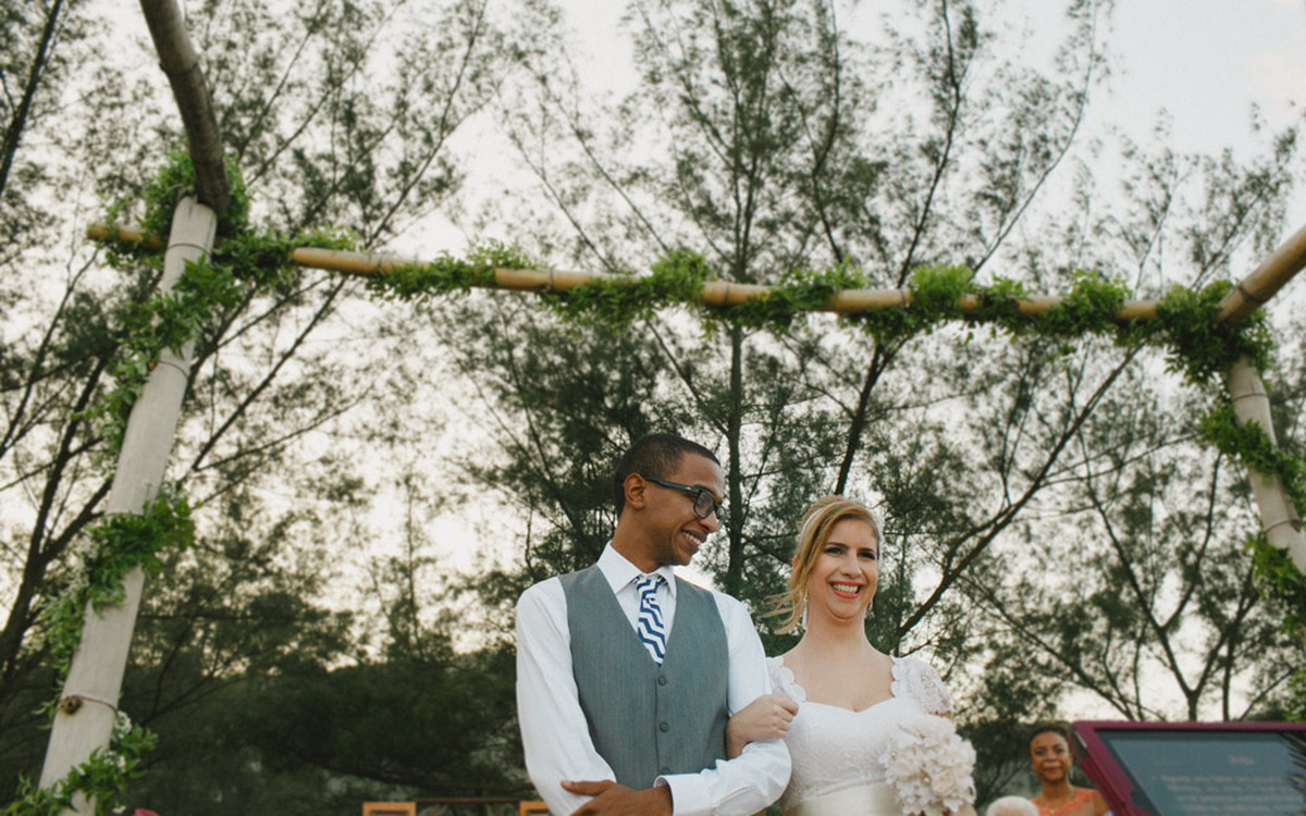 Affective Photography Aline Lelles Rodrigo Wittitz, Wedding Photography, Making Off the Bride, Wedding Party, Grumari Beach Garden, RJ, Bouquet, Wedding Decoration, Wedding Dress, H Stern