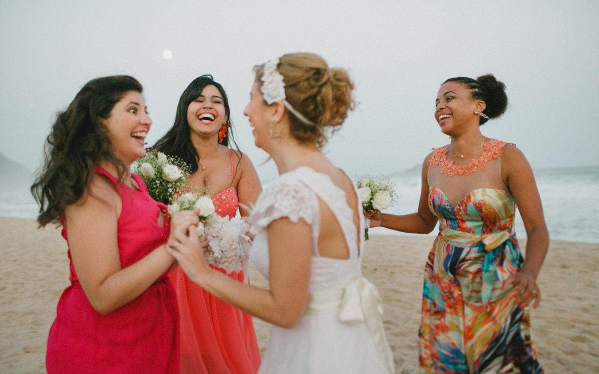 Photographie Affective Aline Lelles Rodrigo Wittitz, Wedding Photography, making off de la mari&eacute;e, robe de soir&eacute;e, Grumari Beach Garden, RJ, Bouquet, D&eacute;coration de mariage, robe de mari&eacute;e, H Stern
