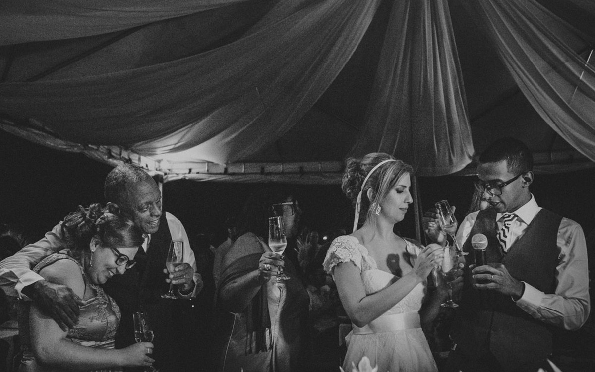 Fotografia Afetiva Aline Lelles Rodrigo Wittitz, Fotografia de Casamento, making off da noiva, Festa de Casamento, Grumari Beach Garden, RJ, Bouquet, Decora&ccedil;&atilde;o de Casamento, Vestido de Noiva, H Stern