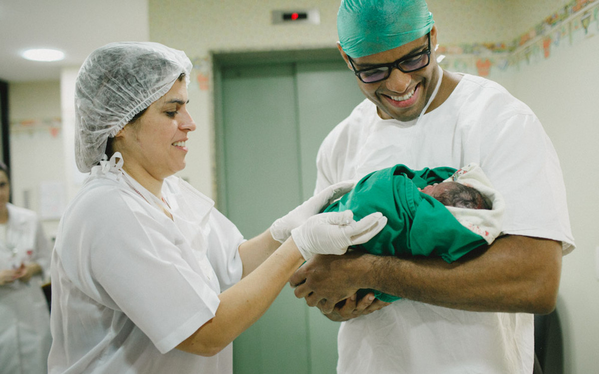 Já que é dia dos pais… | Elaine, Mariano e João Gabriel | Fotografia de Parto Rio de Janeiro