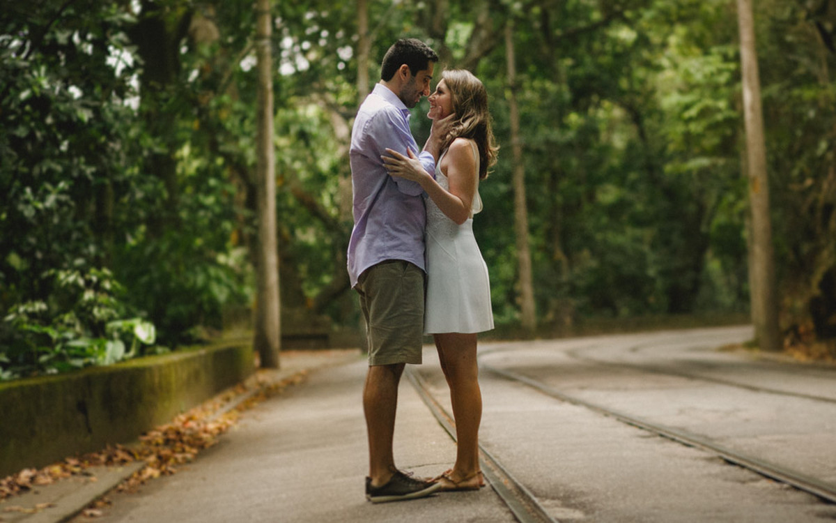 aline lelles, atelier aline lelles, atelier de fotografia, bouquet de flores, casados, casados para sempre, casais, casal, couple, e-session, ensaio de casal, ensaio romantico, fotografia de casal, fotografia de cinema, fotografia de gente feliz, fotograf