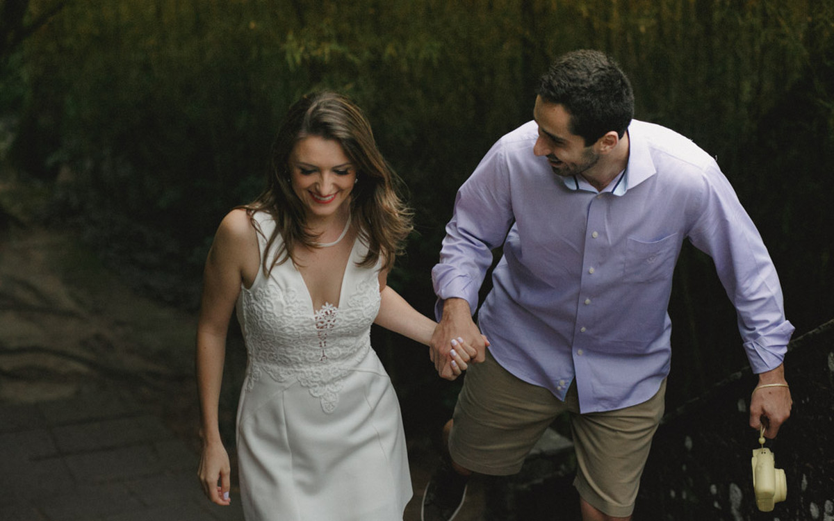 aline lelles, atelier aline lelles, atelier de fotografia, bouquet de flores, casados, casados para sempre, casais, casal, couple, e-session, ensaio de casal, ensaio romantico, fotografia de casal, fotografia de cinema, fotografia de gente feliz, fotograf