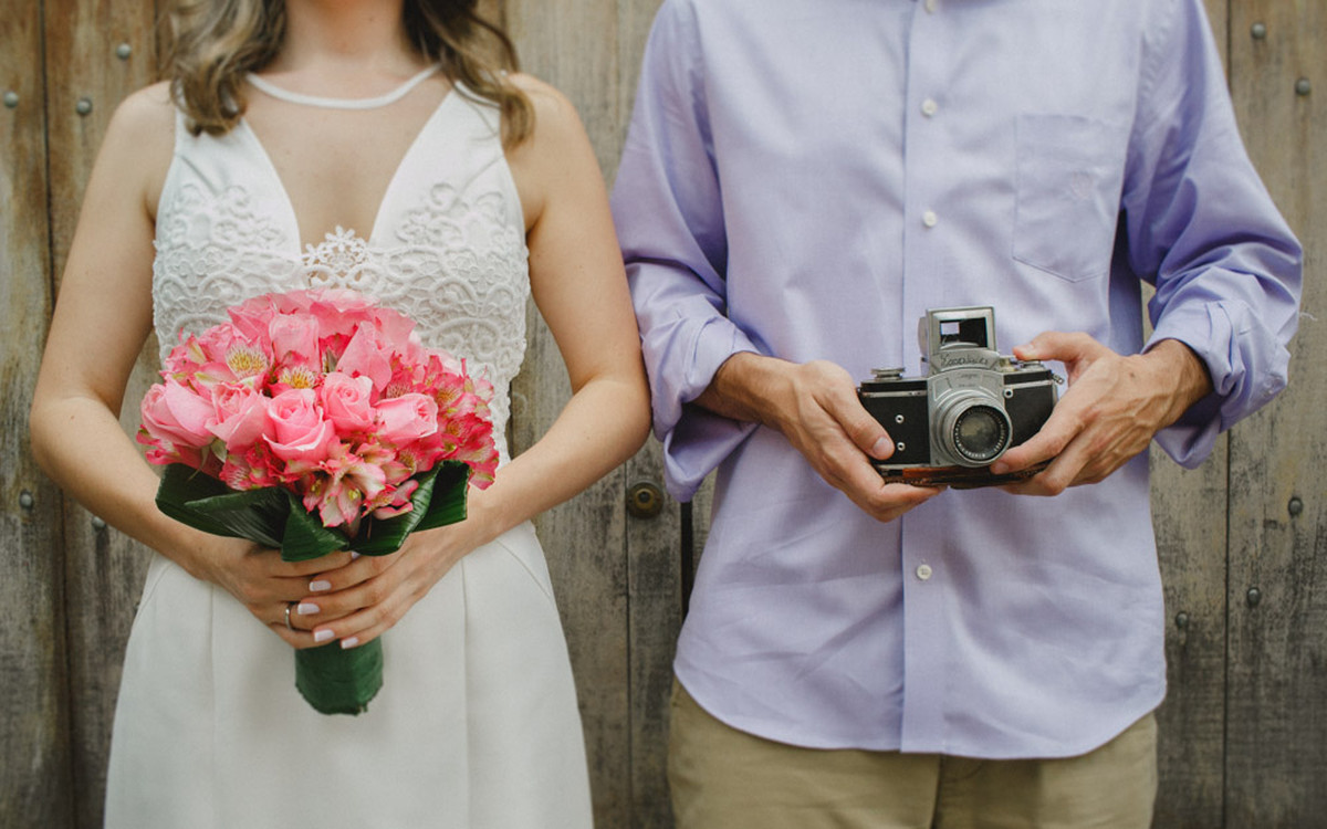 aline lelles, atelier aline lelles, atelier de fotografia, bouquet de flores, casados, casados para sempre, casais, casal, couple, e-session, ensaio de casal, ensaio romantico, fotografia de casal, fotografia de cinema, fotografia de gente feliz, fotograf