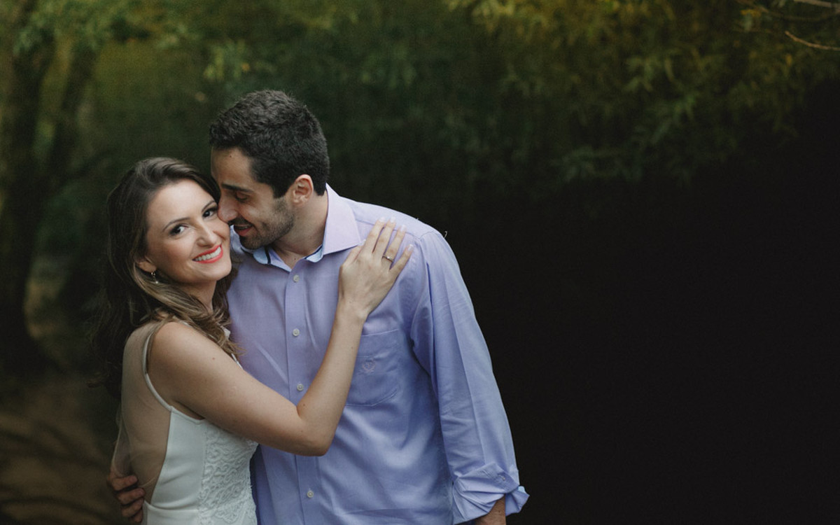 aline lelles, atelier aline lelles, atelier de fotografia, bouquet de flores, casados, casados para sempre, casais, casal, couple, e-session, ensaio de casal, ensaio romantico, fotografia de casal, fotografia de cinema, fotografia de gente feliz, fotograf