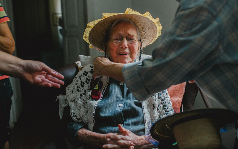 vov&oacute; sendo cuidada pela fam&iacute;lia