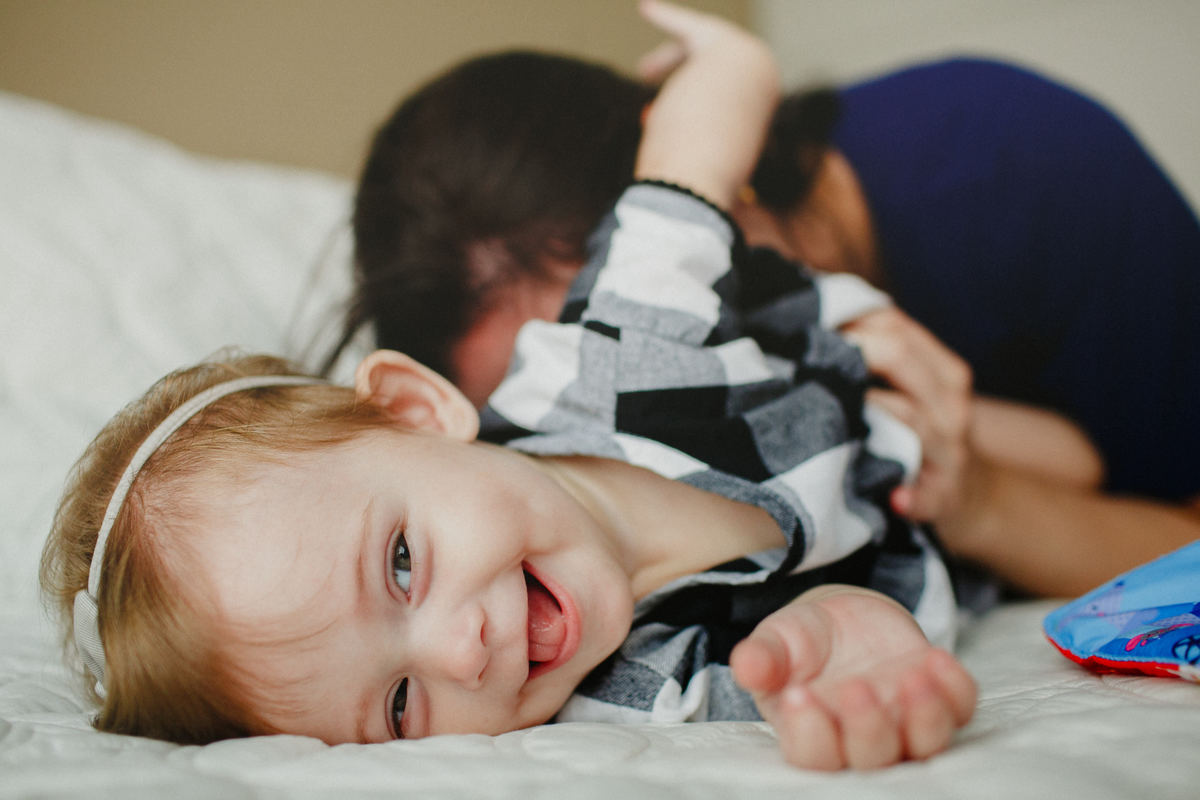 acompanhamento de bebe, natural newborn, fotografia de familia rj, fotografo de familia rj, fotografia de familia, fotografia afetiva aline lelles, fotos de familia em casa, programa boas vindas do canal gnt, album de fotografias