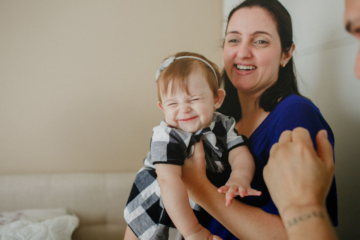 acompanhamento de bebe, natural newborn, fotografia de familia rj, fotografo de familia rj, fotografia de familia, fotografia afetiva aline lelles, fotos de familia em casa, programa boas vindas do canal gnt, album de fotografias