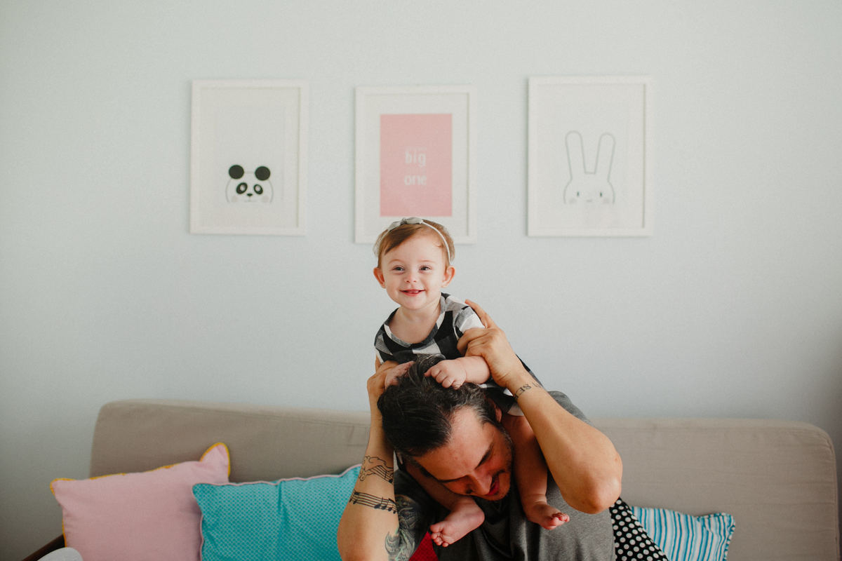acompanhamento de bebe, natural newborn, fotografia de familia rj, fotografo de familia rj, fotografia de familia, fotografia afetiva aline lelles, fotos de familia em casa, programa boas vindas do canal gnt, album de fotografias