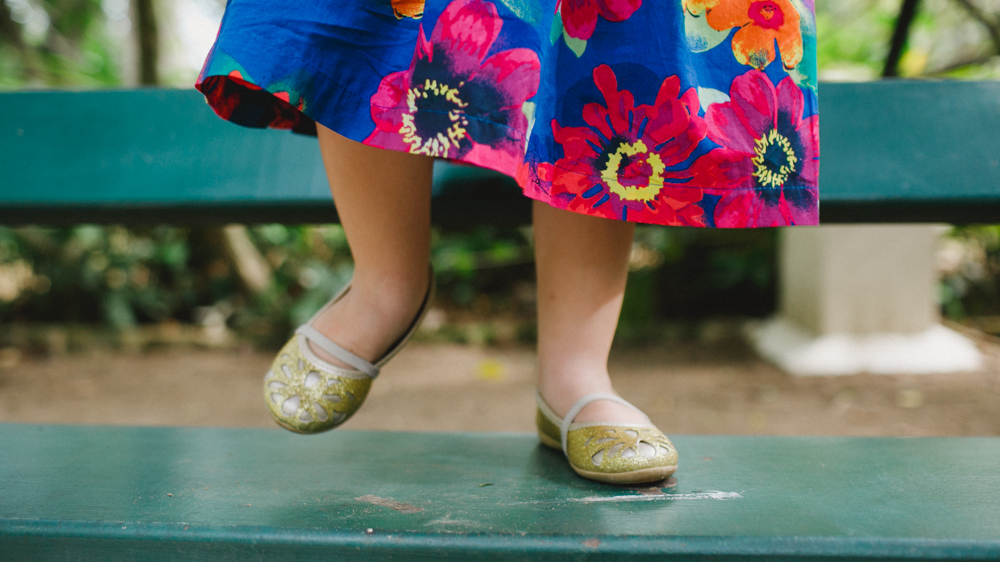 uma menina posando para sess&atilde;o de fotos no rio de janeiro