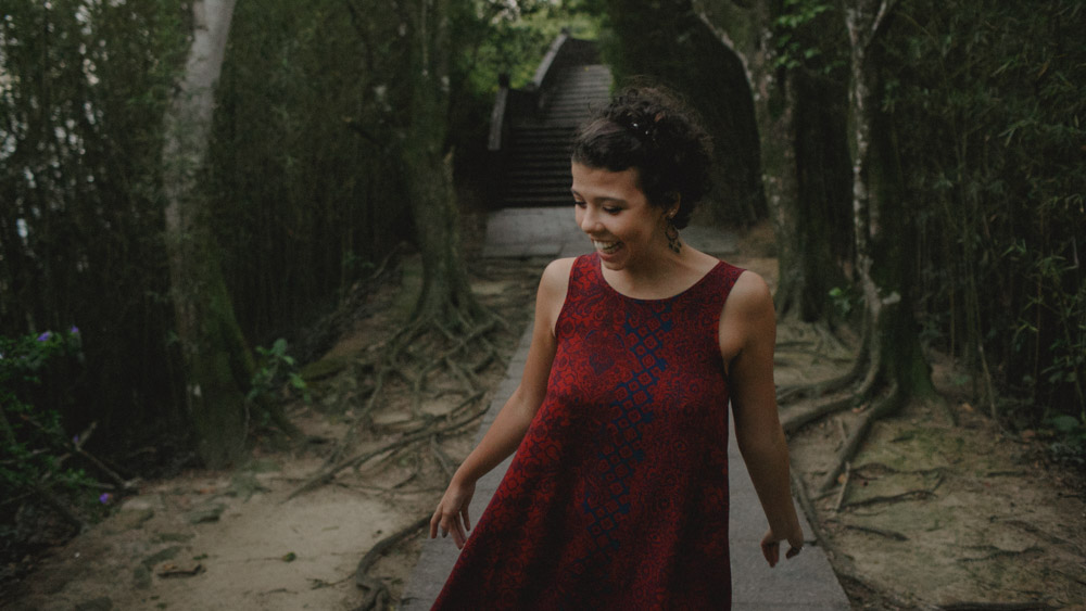 Nathalia Lovati durante o ensaio fotogr&aacute;fico "S&oacute; para fot&oacute;grafos" com Aline Lelles.