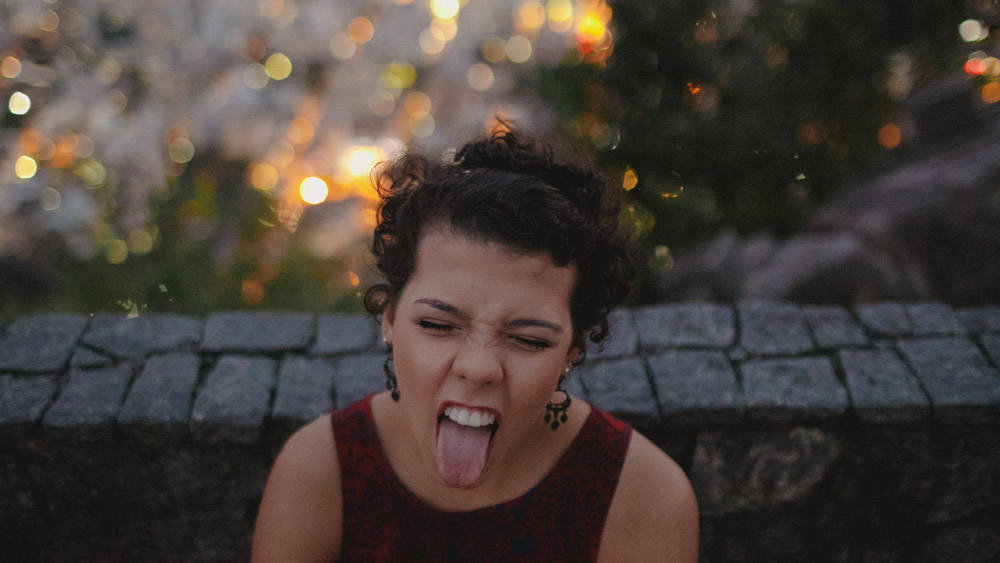 Ap&oacute;s se familiarizar com o clima de modelo, Nathalia Lovati agora mais solta, brinca com as poses.