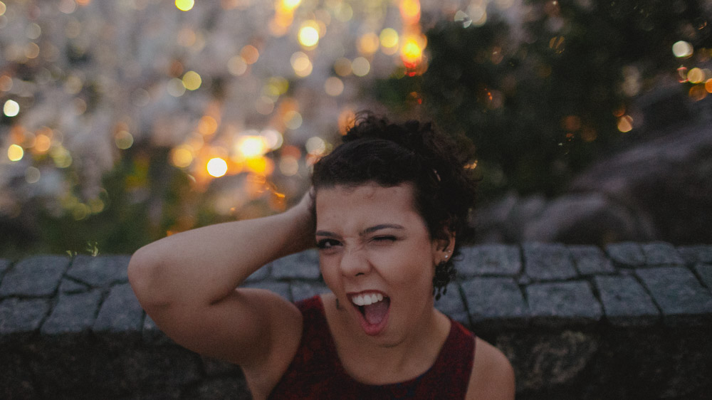 Ap&oacute;s se familiarizar com o clima de modelo, Nathalia Lovati agora mais solta, brinca com as poses.