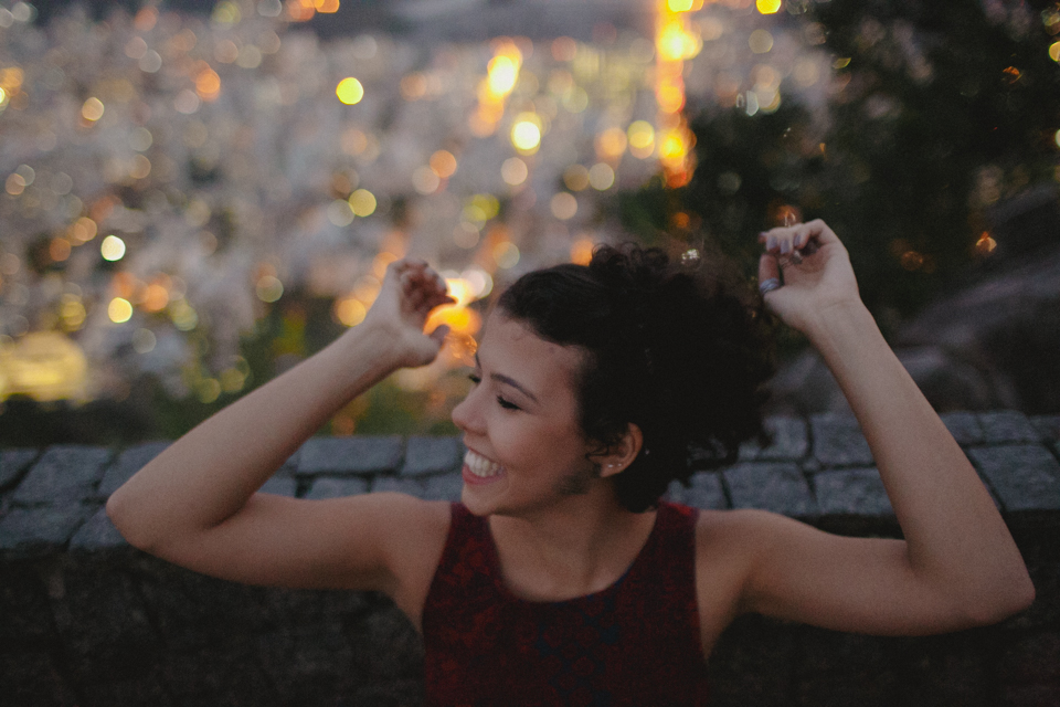 Ap&oacute;s se familiarizar com o clima de modelo, Nathalia Lovati agora mais solta, brinca com as poses.