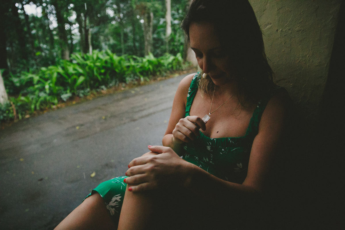 cachoeira na floresta da tijuca, fotografo de ensaio feminino, fotografia de empoderamento, sagrado feminino, fotografia afetiva