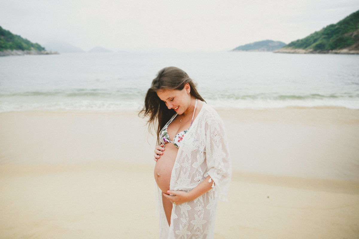fotografia afetiva, de familia, gestante, de acompanhamento de bebe, rio de janeiro, gravidas, ensaio de gravida, ensaio na praia, ensaio de casal, programa boas vindas, a cumplicidade entre os casais, a fé em Deus, casais que oram juntos