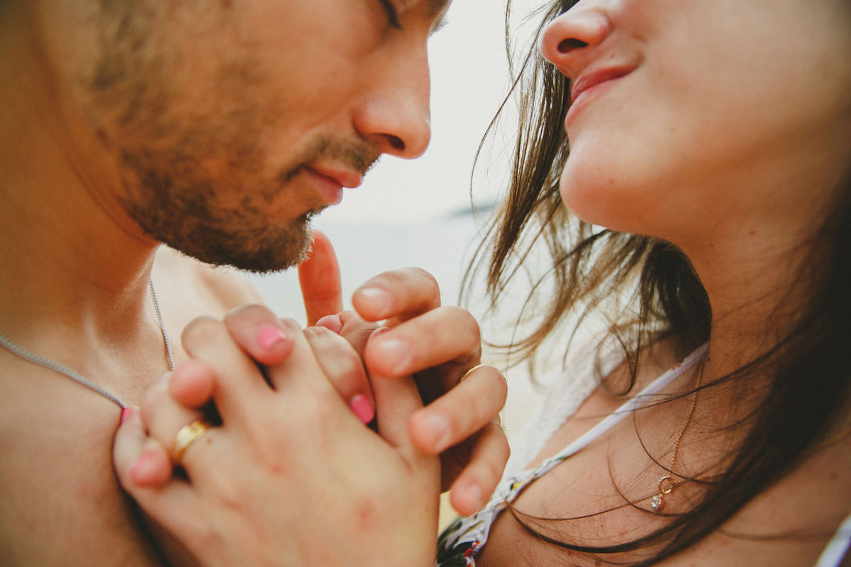 fotografia afetiva, de familia, gestante, de acompanhamento de bebe, rio de janeiro, ensaio na praia vermelha, ensaio de gravida, ensaio na praia, ensaio de casal, programa boas vindas, a cumplicidade entre os casais, a fé em Deus, casais que oram juntos