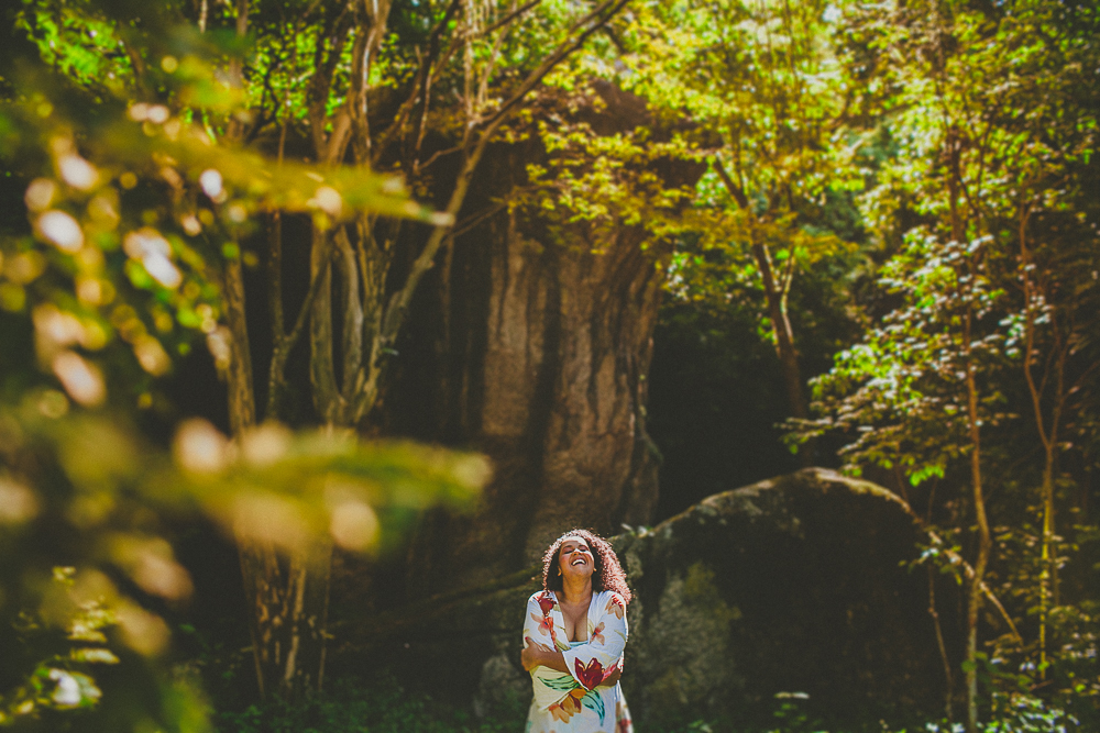ensaio fotografico na reserva florestal do grajau, trilha rj, rio de janeiro, fotografa de ensaio feminino, fotografia de empoderamento, sagrado feminino, fotografia afetiva, gaslighting