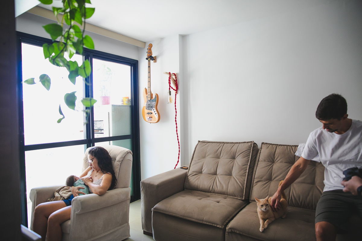 chimarrao, pai e bebe, pai cuidando do bebe, musico, baixo musico, fotografia de familia, fotografia de familia no rio de janeiro, fotografia de familia em niteroi, ensaio de familia no rio de janeiro, ensaio de familia em niteroi