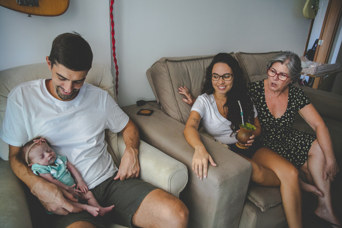 chimarrao, pai e bebe, pai cuidando do bebe, musico, baixo musico, fotografia de familia, fotografia de familia no rio de janeiro, fotografia de familia em niteroi, ensaio de familia no rio de janeiro, ensaio de familia em niteroi